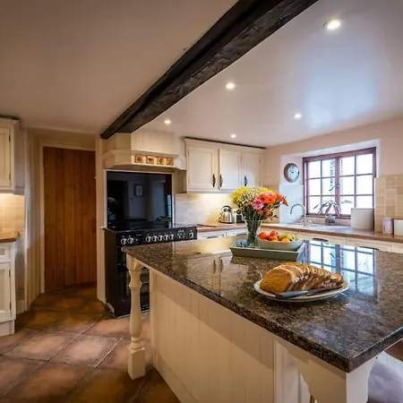 Bordriggs Farm Grade 2 Listed 6 Bedroom, Hot Tub, 13 Guests, 3 Properties