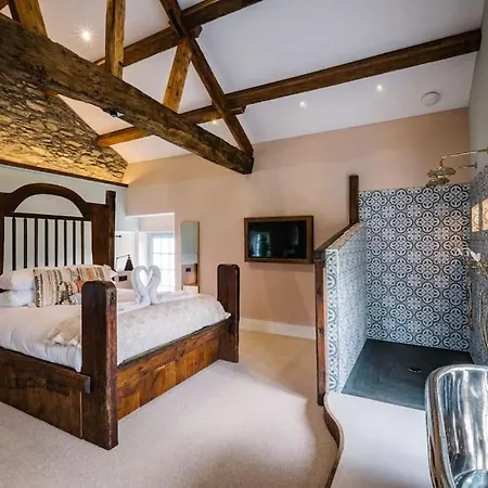 Casa vacanze Bordriggs Farm Grade 2 Listed 6 Bedroom, Hot Tub, 13 Guests, 3 Properties *