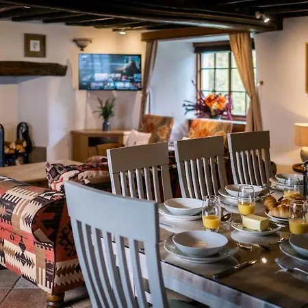 Bordriggs Farm Grade 2 Listed 6 Bedroom, Hot Tub, 13 Guests, 3 Properties Bowness-on-Windermere