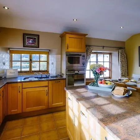 Bordriggs Farm Grade 2 Listed 6 Bedroom, Hot Tub, 13 Guests, 3 Properties Bowness-on-Windermere