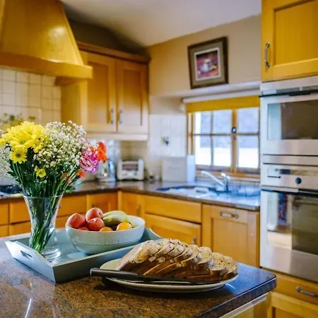 Holiday home Bordriggs Farm Grade 2 Listed 6 Bedroom, Hot Tub, 13 Guests, 3 Properties Bowness-on-Windermere