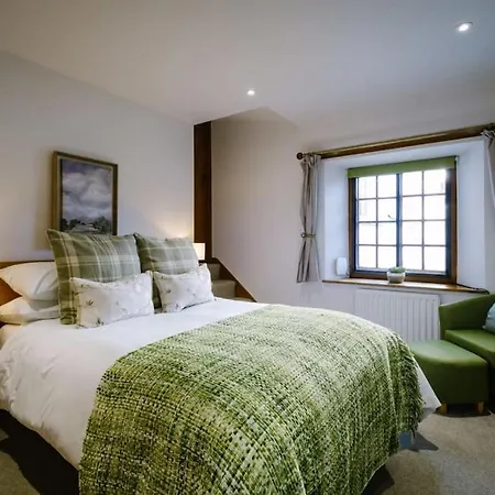 Bordriggs Farm Grade 2 Listed 6 Bedroom, Hot Tub, 13 Guests, 3 Properties * Bowness-on-Windermere