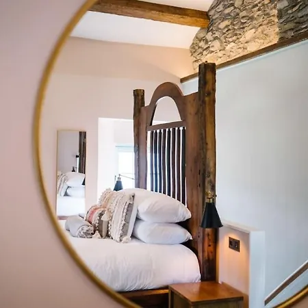 Bordriggs Farm Grade 2 Listed 6 Bedroom, Hot Tub, 13 Guests, 3 Properties