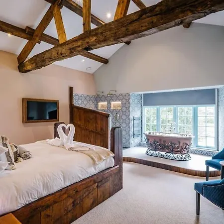 Bordriggs Farm Grade 2 Listed 6 Bedroom, Hot Tub, 13 Guests, 3 Properties Holiday home Bowness-on-Windermere