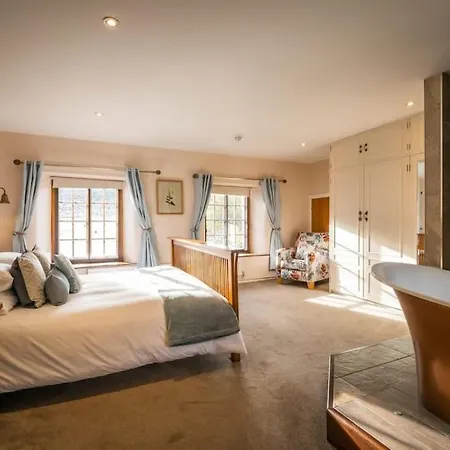 Bordriggs Farm Grade 2 Listed 6 Bedroom, Hot Tub, 13 Guests, 3 Properties * 보우네스온윈더미어