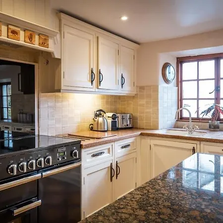 Bordriggs Farm Grade 2 Listed 6 Bedroom, Hot Tub, 13 Guests, 3 Properties *
