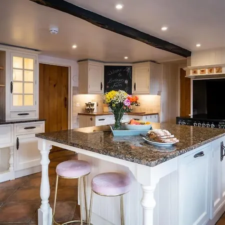 Bordriggs Farm Grade 2 Listed 6 Bedroom, Hot Tub, 13 Guests, 3 Properties 펜션