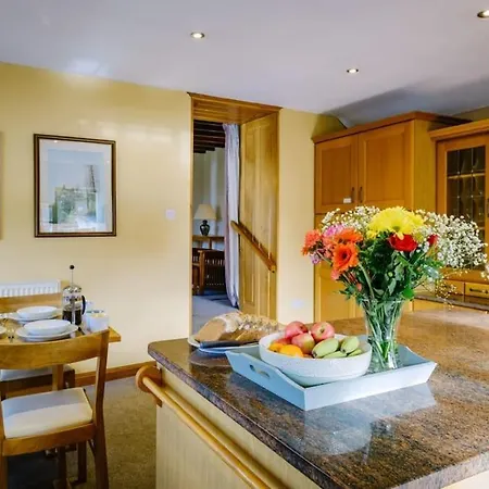 펜션 Bordriggs Farm Grade 2 Listed 6 Bedroom, Hot Tub, 13 Guests, 3 Properties *